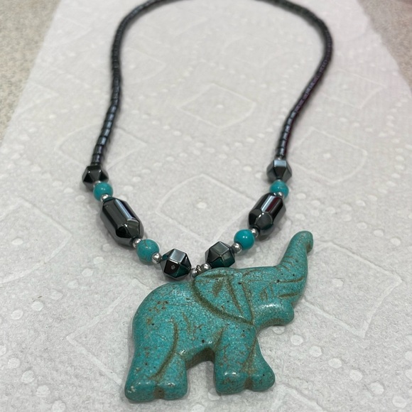 Vintage Women’s Blue Turquoise Stone Elephant Beaded Pendant Necklace 18 inches - Picture 1 of 6